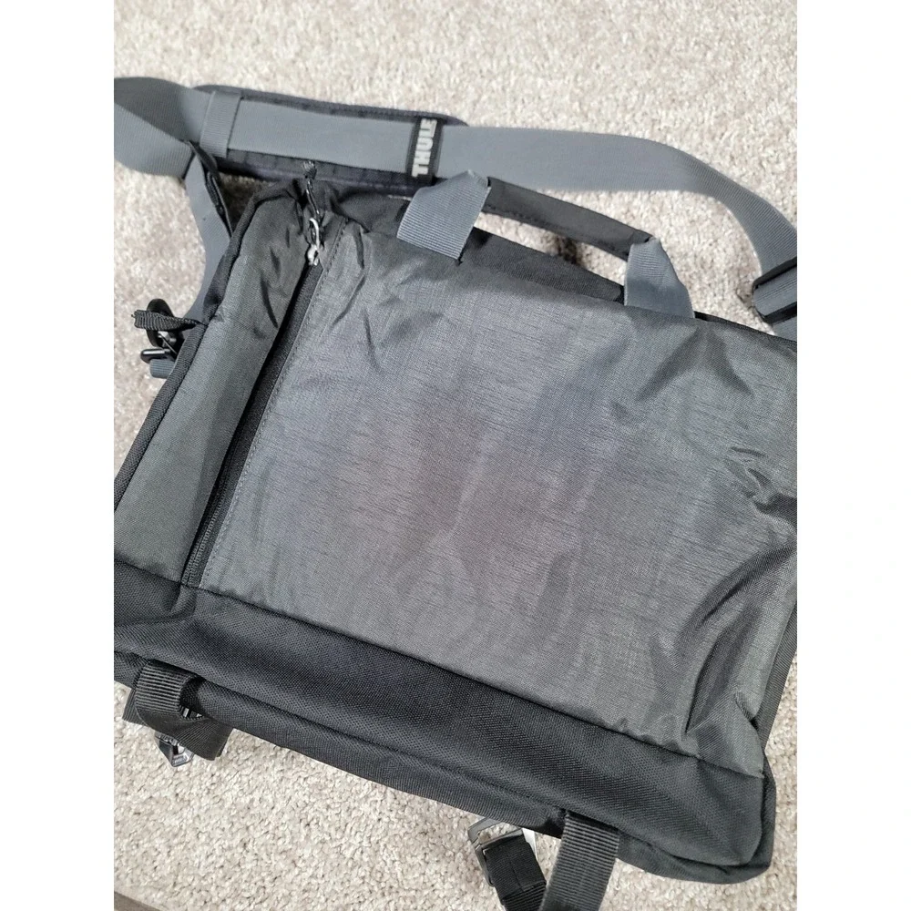 Thule Sweden Messenger Bag Padded Transit Work Crossbody Laptop Gray Cargo Strap